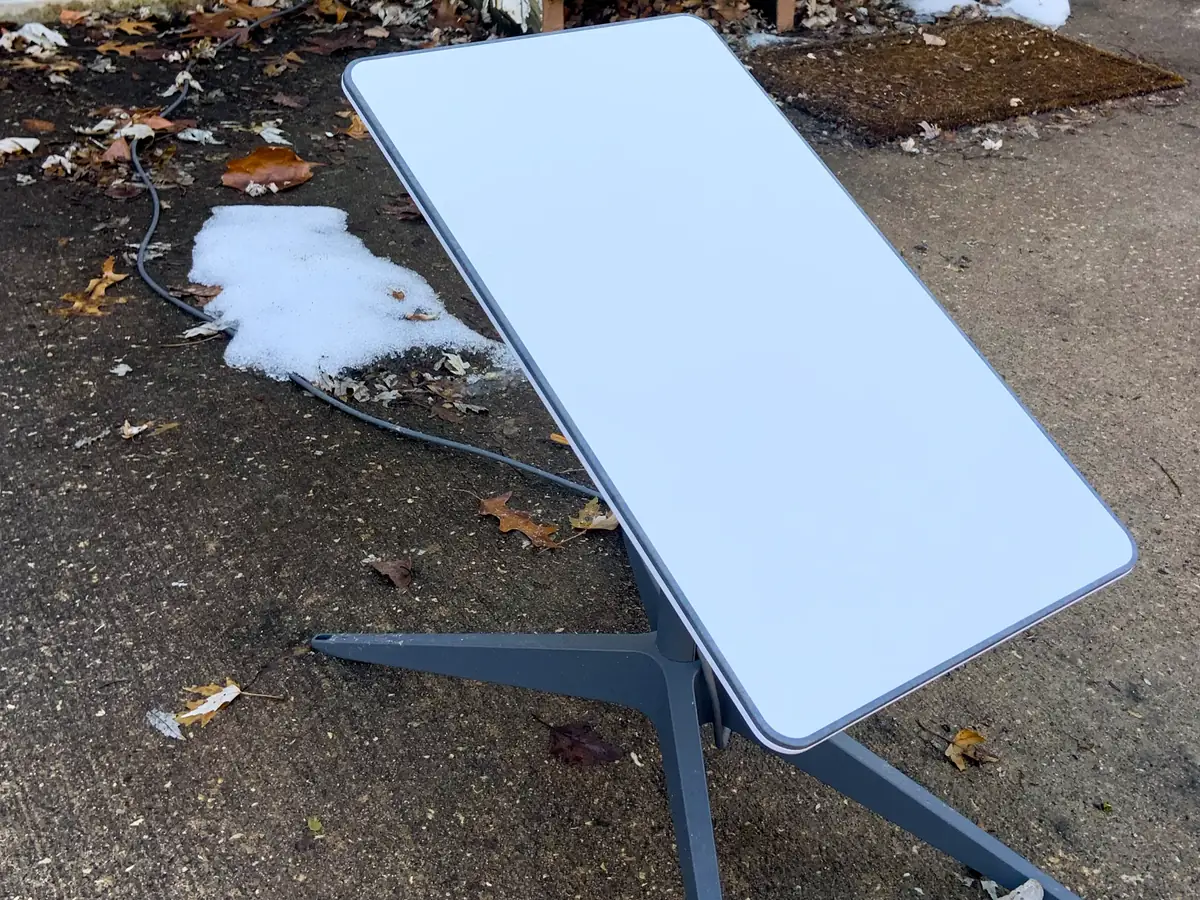 Placeholder photograph of a Starlink dish — this listing has no photographs yet